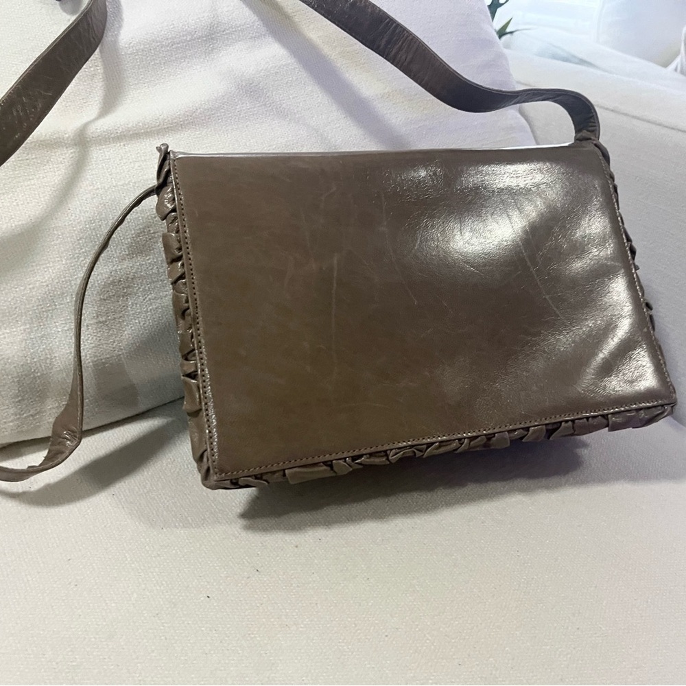 MARIO VALENTINO Made in Italy Vintage Taupe Leather Ruffle Purse